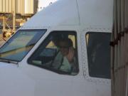 キャプテンもサービス  Photo by Mr.aspheric