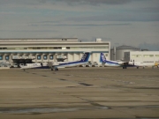 Q400 vs F50　Photo by Mr.aspheric