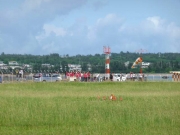 空港外周からもスタッフが見送る Photo by Mr.aspheric