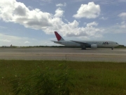 JAL B777-200 Photo by metro