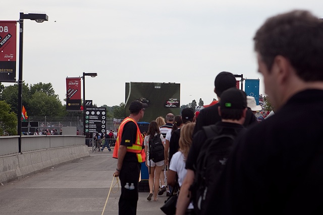 橋を渡るとジルビルヌーブサーキット　Photo by YUN