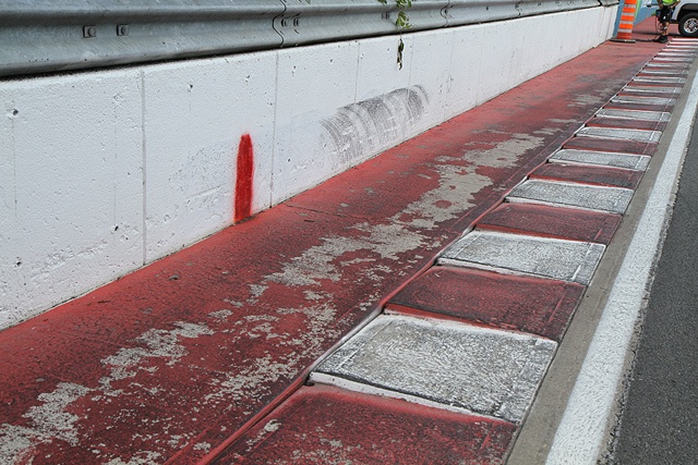 ４コーナーシケイン外側のウォール