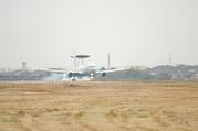 E-767 RWY27タッチ＆ゴー