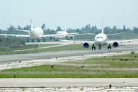 14:00　B737-500 TAXI