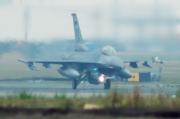 10:27 F-16（OS）