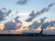 夕暮れとANA B767  Photo by Mr.aspheric