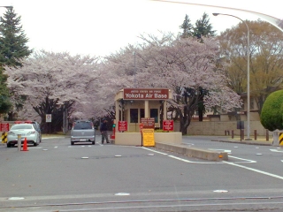 横田基地東ゲート